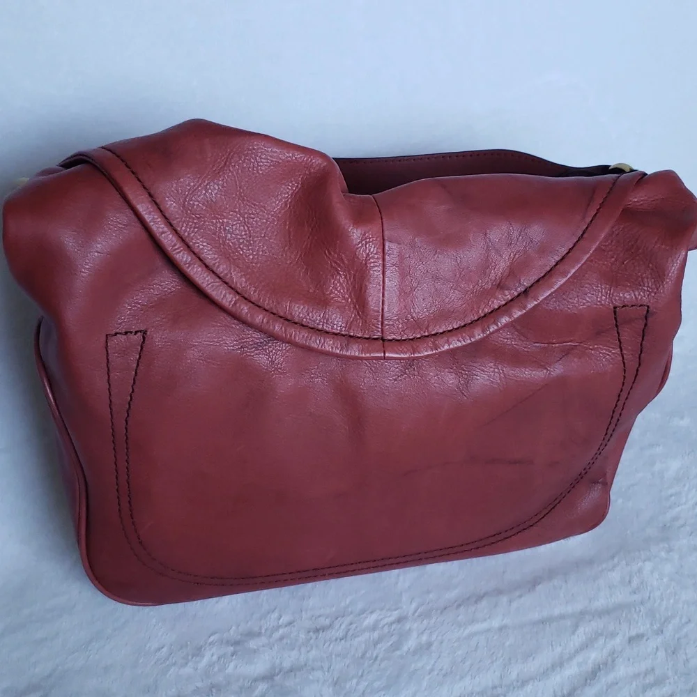 Frye Campus Rivet Hobo. Color‎ Burnt Red. (B1).